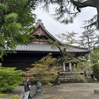 Photo taken at Toeizan Kan&amp;#39;ei-ji Temple by Amber Z. on 10/15/2023