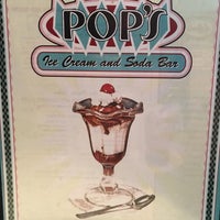 8/19/2017 tarihinde Traicey T.ziyaretçi tarafından Pop&amp;#39;s Ice Cream &amp;amp; Soda Bar'de çekilen fotoğraf