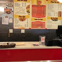 Das Foto wurde bei Moe&amp;#39;s Burger Joint von Dolla D. am 3/26/2017 aufgenommen