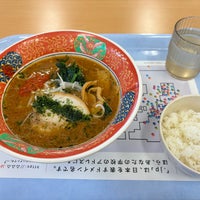 Photo taken at 西しょく den (電気通信大学 西食堂) by もか on 4/25/2024