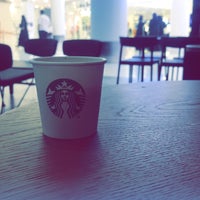 Das Foto wurde bei Starbucks von Majed am 10/13/2018 aufgenommen