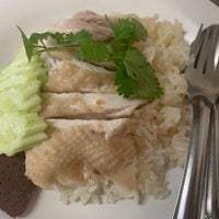Photo taken at Je Aoun Chicken Rice by NaNcRaZy L. on 8/19/2022