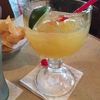 Das Foto wurde bei La Parrilla Mexican Restaurant von N.D.B ™ 👑 am 5/14/2015 aufgenommen