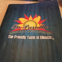 Das Foto wurde bei La Parrilla Mexican Restaurant von N.D.B ™ 👑 am 5/14/2015 aufgenommen