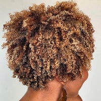 Das Foto wurde bei Elegance Hair Salon - Arabic Barber Shop - حلاق عربي هيوستن تكساس von Brittany W. am 6/29/2019 aufgenommen