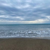 Photo taken at Yuigahama Beach by Hidetaka H. on 3/7/2024