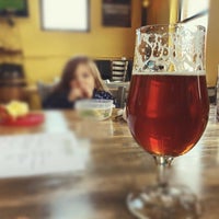 3/8/2020 tarihinde Nic T.ziyaretçi tarafından Somerville Brewing (aka Slumbrew) Brewery + Taproom'de çekilen fotoğraf