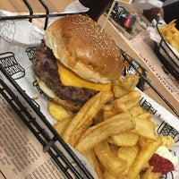 7/30/2020 tarihinde CihanMerveArık.ziyaretçi tarafından Burger Mood'de çekilen fotoğraf