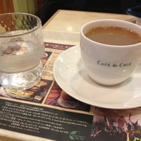 Photo taken at CAFÉ de CRIÉ 西新宿3丁目 by Fumio I. on 12/3/2012