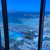 Foto scattata a Doha Marriott Hotel da omerf@ruk ✈ 🌍 il 3/20/2019