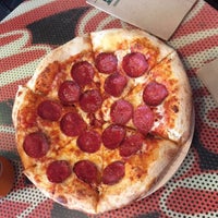 Foto tomada en New York Pizza  por Charlotte J. el 8/5/2017