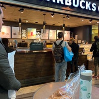Foto tomada en Starbucks  por Charlotte J. el 5/6/2023