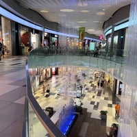 Foto tirada no(a) Kings Avenue Mall por Charlotte J. em 9/1/2022
