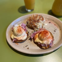 Photo taken at Snooze, an A.M. Eatery by Johann D. on 7/24/2022