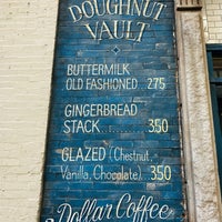 รูปภาพถ่ายที่ The Doughnut Vault โดย Shanlie Ann 🍃 @. เมื่อ 10/6/2022