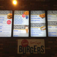 Снимок сделан в Boardwalk Fresh Burgers and Fries пользователем Boardwalk Fresh Burgers and Fries 5/6/2014