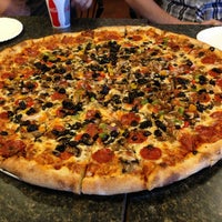 Foto tomada en Nate&amp;#39;s New York Pizza  por Aaron B. el 7/24/2013