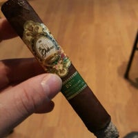 3/6/2017에 DanLikes님이 M.O.S. Cigars에서 찍은 사진