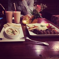 Das Foto wurde bei Liwan Restaurant &amp;amp; Hookah Lounge von Nawaf am 8/18/2015 aufgenommen