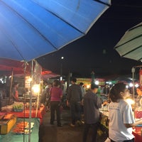 Photo taken at ตลาด มโนรมย์ 4 by Eartravit M. on 11/14/2015