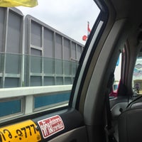 Photo taken at สะพานยกระดับวงแหวนตะวันออก ข้ามถนนรามคำแหง by Eartravit M. on 8/29/2016
