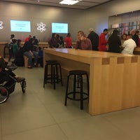 Photo taken at Apple Northlake Mall by Eithar A. on 11/25/2016
