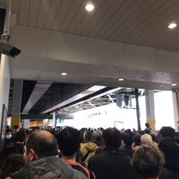 Photo taken at 中目黒駅(横断歩道) by だし on 3/31/2019