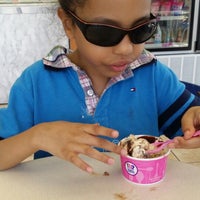 Photo taken at Baskin-Robbins by Andrea J. on 8/12/2014