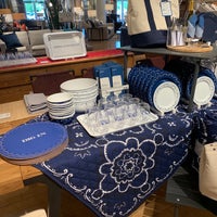 Photo taken at Crate &amp;amp; Barrel by Steve R. on 6/1/2019