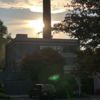 Foto diambil di Powerhouse Eatery oleh Tyrone B. pada 6/21/2022
