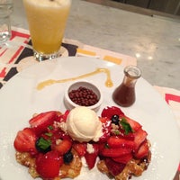 Photo taken at Max Brenner by Katrina N. on 4/27/2013