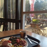 รูปภาพถ่ายที่ Çatı Cafe โดย Eray Y. เมื่อ 1/9/2016