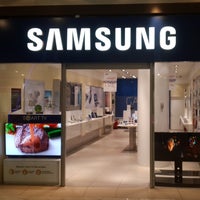 Photo taken at Samsung by Samsung Brand Stores on 8/26/2014