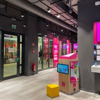 Photo prise au Telekom Shop Berlin Mitte par StarPeak le10/6/2022