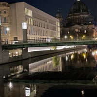 Photo taken at Rathausbrücke by StarPeak on 10/17/2022