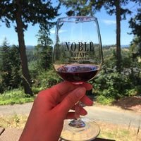 Das Foto wurde bei Noble Estate Vineyard &amp;amp; Winery von Daisy A. am 7/23/2017 aufgenommen