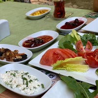 Снимок сделан в Damla Restaurant пользователем Özgür 7/13/2020
