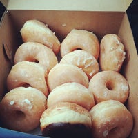 รูปภาพถ่ายที่ Donuts with a Difference โดย patrick n. เมื่อ 11/26/2014