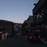 Foto tomada en Aspen Grog Shop  por John L. el 3/15/2014