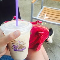 Photo taken at The Coffee Bean &amp; Tea Leaf by Gizem A. on 7/20/2015