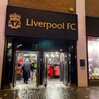 Photo taken at Liverpool FC Official Club Store by Jassim 🏴󠁧󠁢󠁳󠁣󠁴󠁿 . on 12/13/2019
