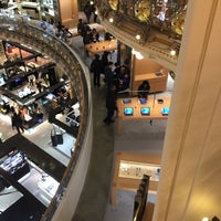 Photo taken at Apple Galeries Lafayette by Tony P. on 3/28/2016