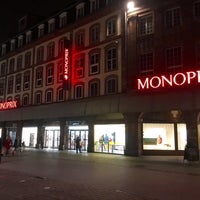 Das Foto wurde bei Monoprix von Monica L. am 3/19/2016 aufgenommen