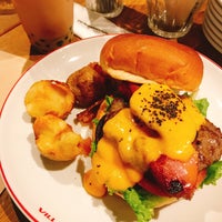 Photo taken at Village Vanguard Diner by mikko on 11/4/2018