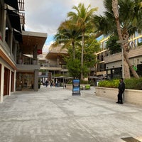 รูปภาพถ่ายที่ CocoWalk Shopping Center โดย Mohammed✈️👨🏽‍✈️ เมื่อ 2/13/2022