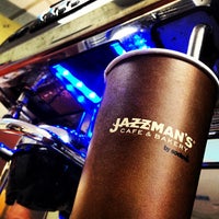 Photo prise au Jazzman&amp;#39;s Cafe &amp;amp; Bakery par UNH Dining le8/13/2013