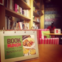 Foto diambil di BookMunch Cafe oleh Annko T. pada 10/5/2013