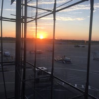 Foto tirada no(a) Köln Bonn Airport (CGN) por Zeynepa em 7/31/2018