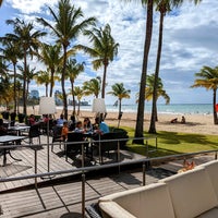 Foto scattata a Sirena @ Courtyard by Marriott Isla Verde Beach Resort da Tanya V. il 4/21/2022