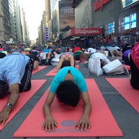Foto scattata a Solstice In Times Square da Sara S. il 6/22/2014